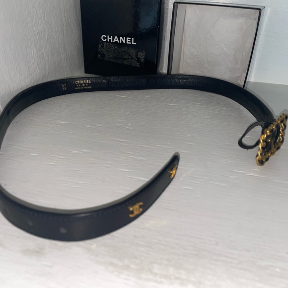 SPECIAL SALE‼️ Authentic vintage Chanel black leather belt + CC logos. - Picture 6 of 10
